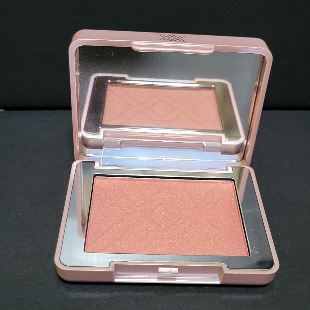 XXCESS Revolution Beauty Blush in Fickle
